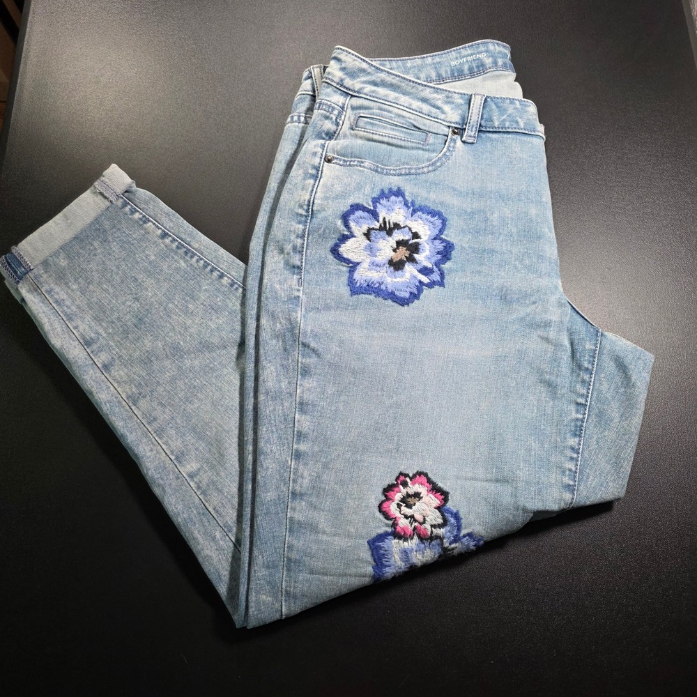 Lane Bryant Low Rise Boyfriend Jeans Light Wash Floral Embroidered Size 18 NWT